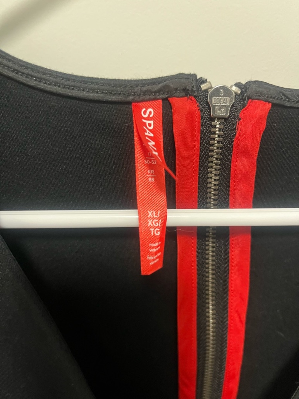 Spanx Perfect Black Jumpsuit Neck Red Zipper Size Women’s XL - Picture 5 of 7